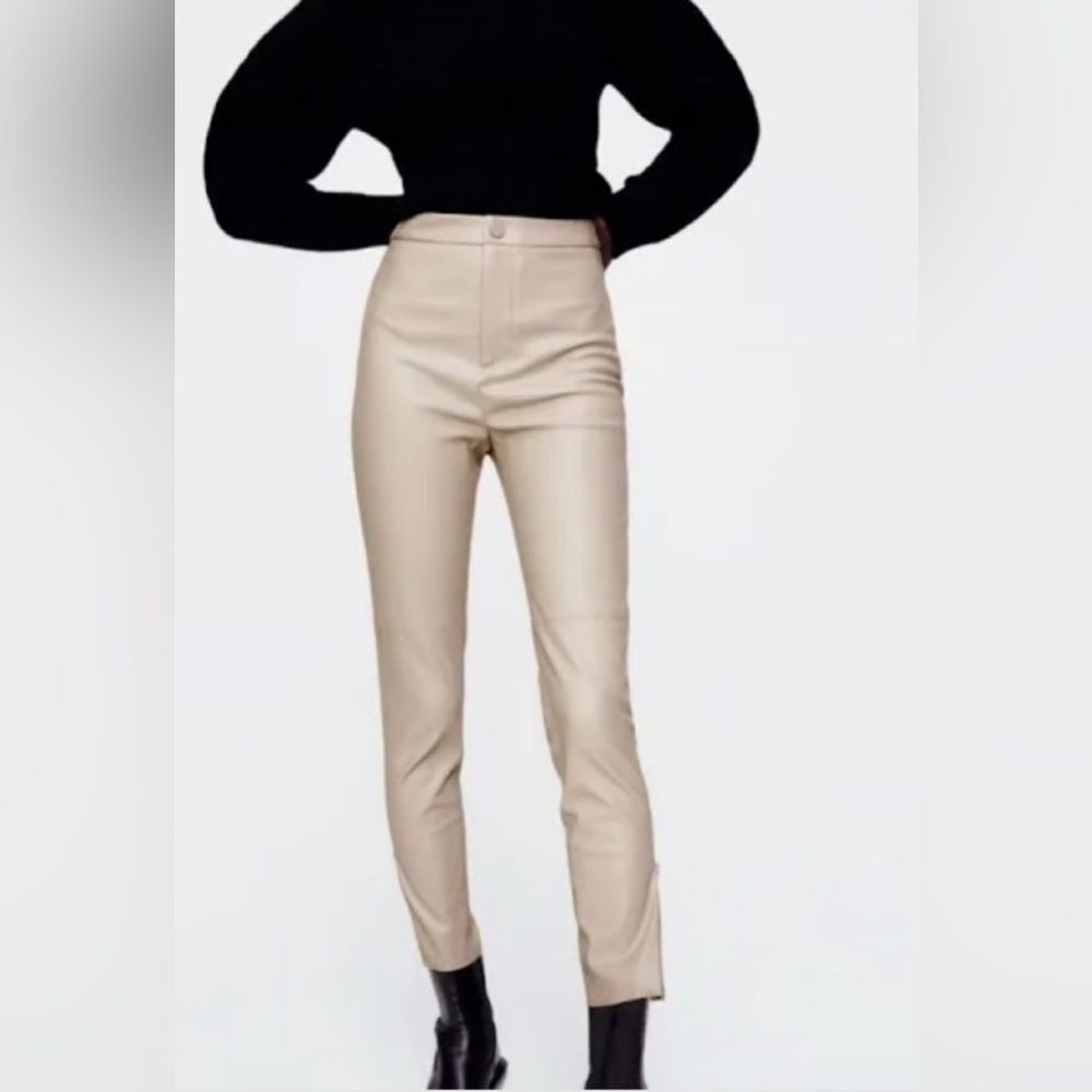 NWT ZARA Faux Leather Zipper leggings in a gorgeous stone beige colour Size S